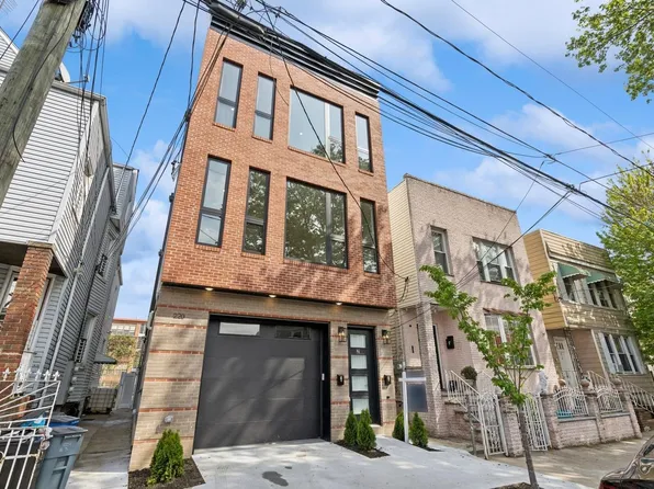 220 Freeman Avenue image 44 of 47