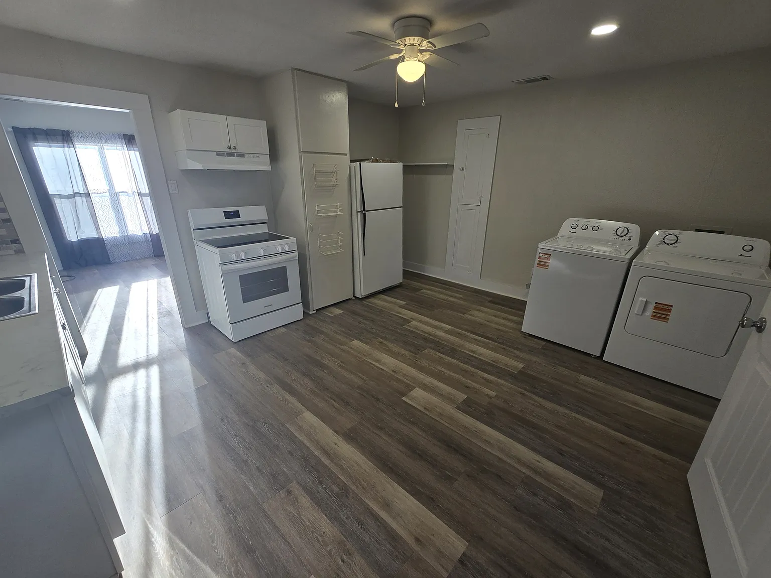 307 S Ave D - 2 — Photo 3