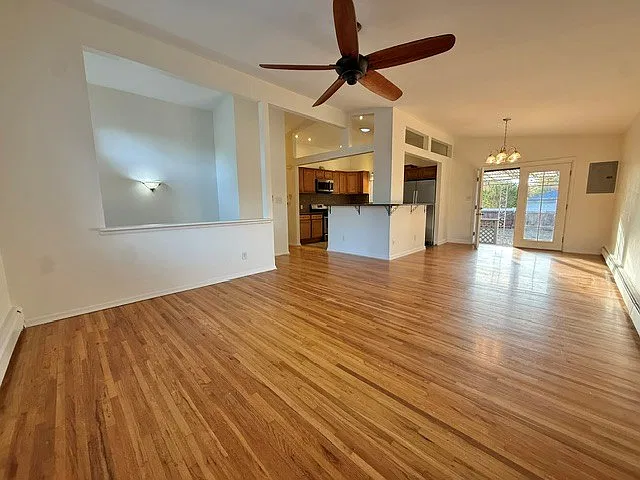3 bed, 1240 sqft, $2,200 — Photo 2