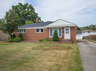 3520 W 212th St, Fairview Park, OH