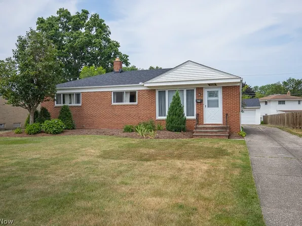 3520 W 212th St, Fairview Park, OH 44126