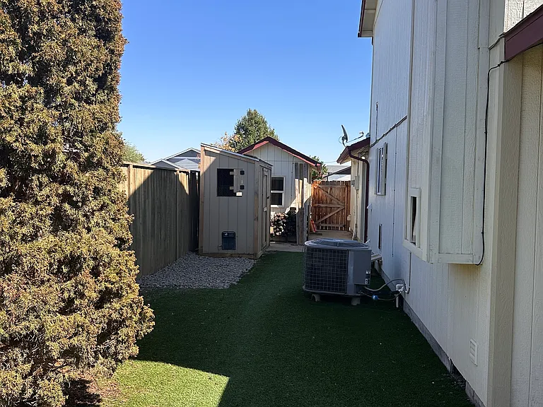Allen Ave — Photo 45