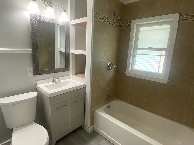 1074 W Woodruff Ave — Photo 13