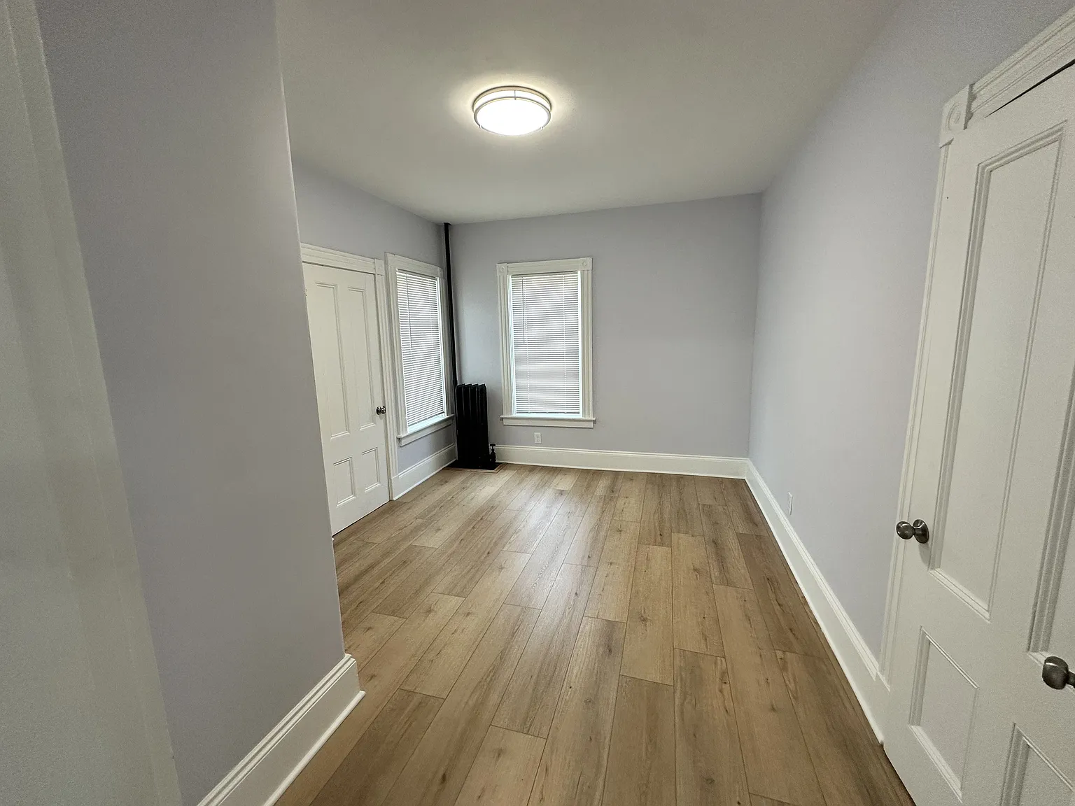 2 bed, 1.0 bath, 1300 sqft, $2,200 — Photo 2