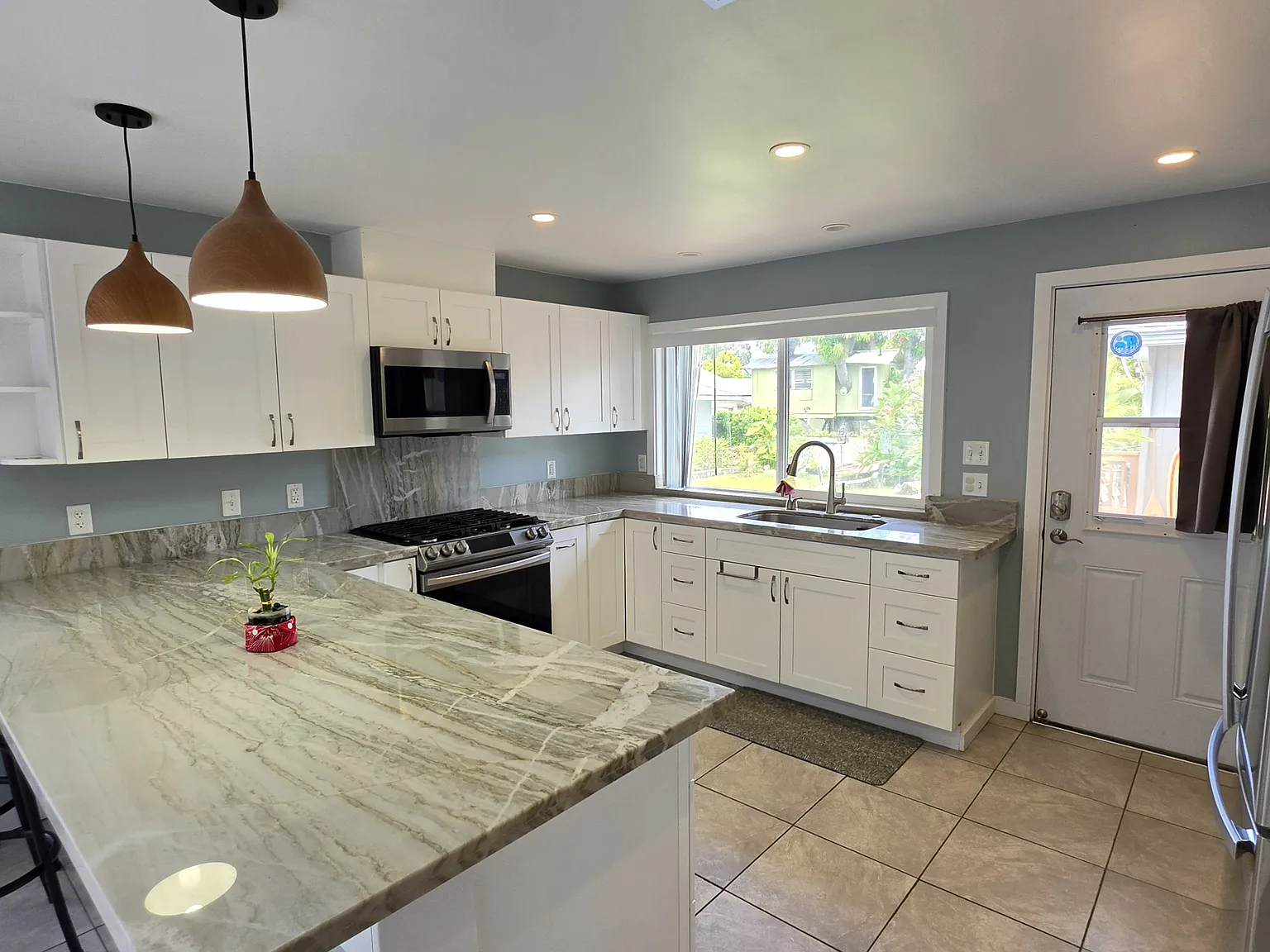 2 bed, $4,200 — Photo 1