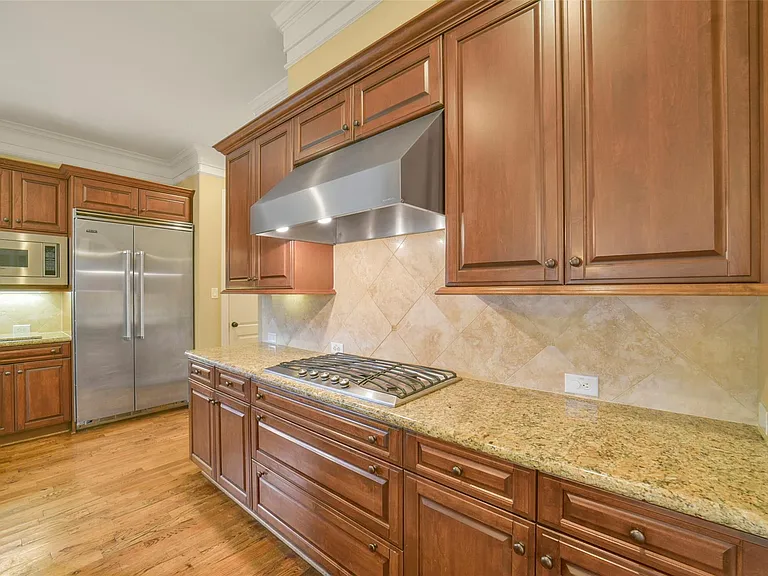 2307 Sheridan St — Photo 17