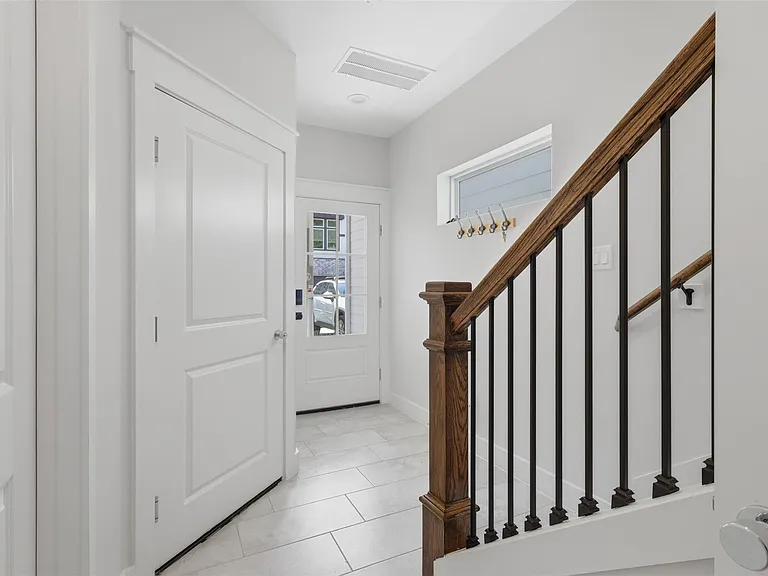 5305 Donovan Gardens Ln — Photo 3