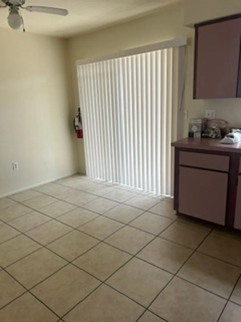 Large 2 bed 1 1/2 bath Town house. Inside laundry, assigned parking — Photo 3