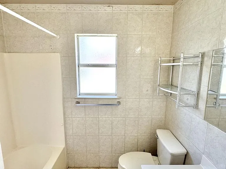 1100 Clairidge Ave — Photo 15