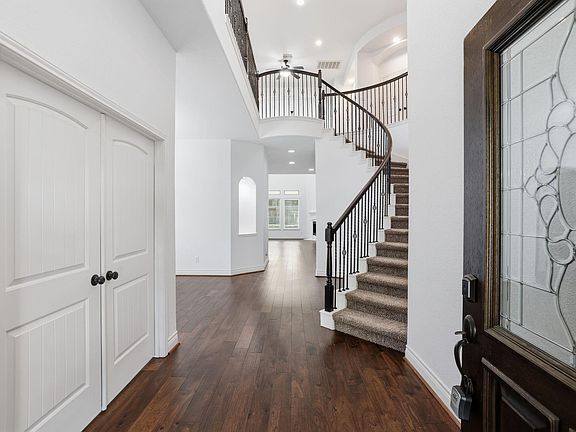 5th image of 135 Deerfield Meadow Dr