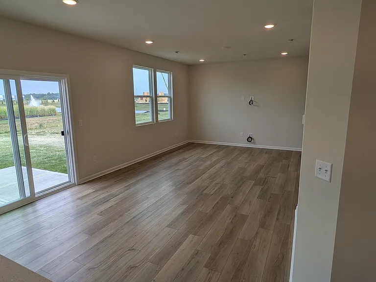 3858 Sterling Dr — Photo 9