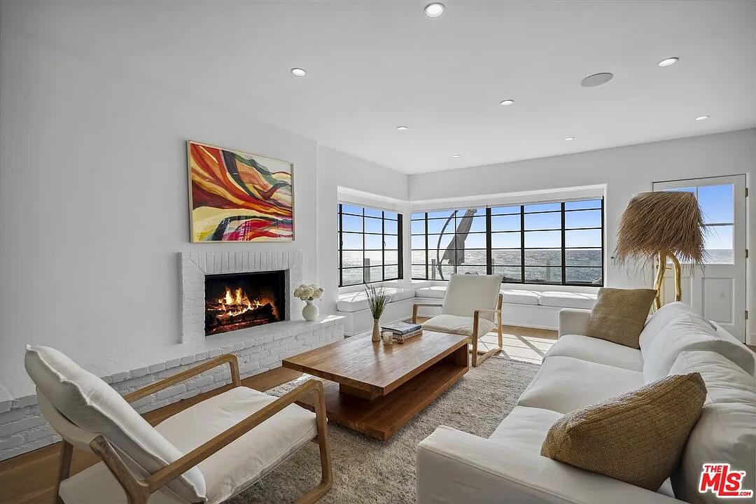4 bed, 4.5 bath, 3284 sqft, $35,000 — Photo 1