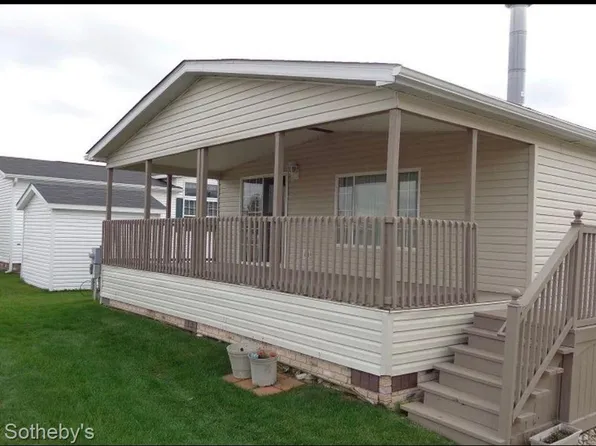 1240 Nottingham Dr, Northville, MI 48167