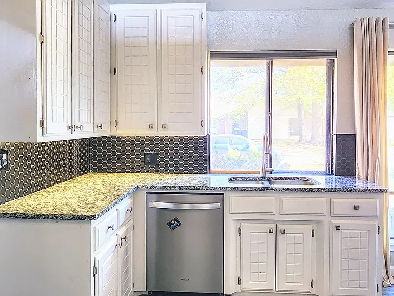 1813 Calico Ln — Photo 3