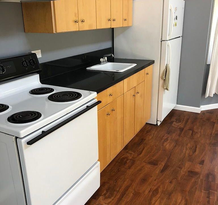 Full size appliances. Oven/range are electric.