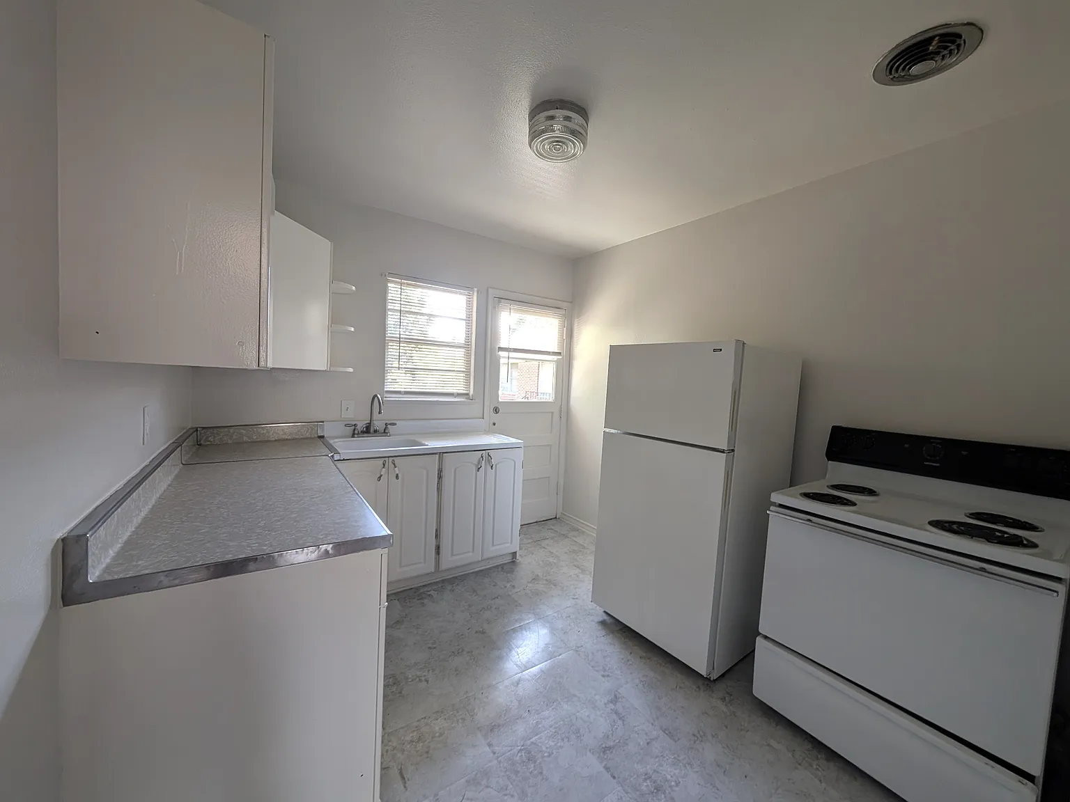 1 bed, 700 sqft, $1,195 — Photo 3