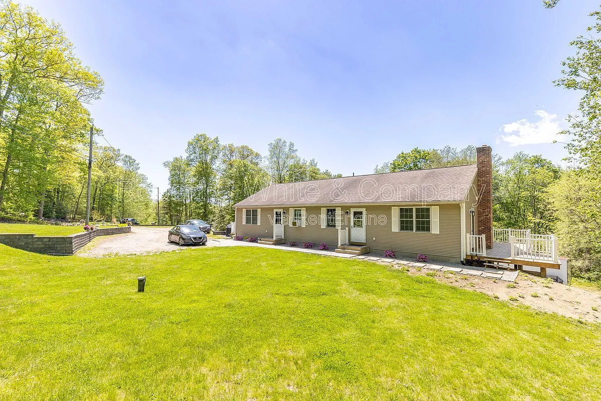 Building Photo - 94 Quiet Woods Rd #A2