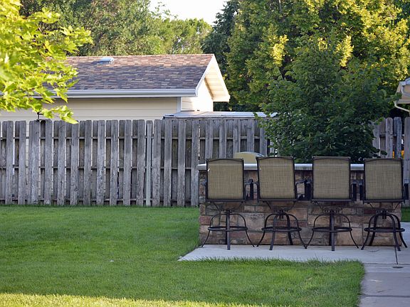 Beautiful fenced back yard