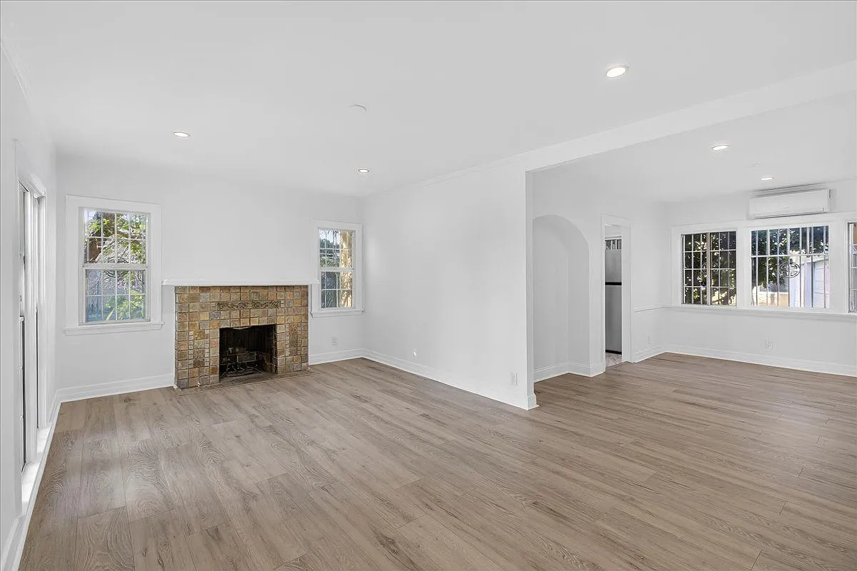 3 bed, 1.0 bath, 1300 sqft, $4,500 — Photo 2