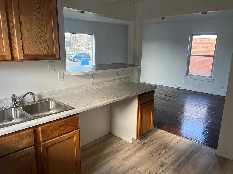 239 Arthur St — Photo 9