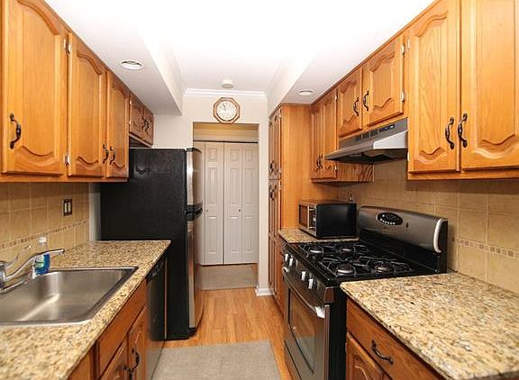 2nd image of 103 Foxwood Cir #103
