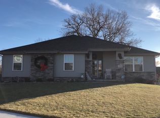 19789 Devonshire Dr, Gretna, NE 68028