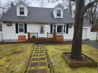 16 The Grn, Shirley, NY 11967