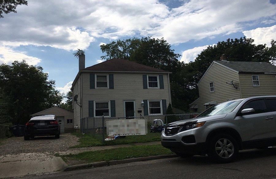 1st image of 1082 Roslyn Ave