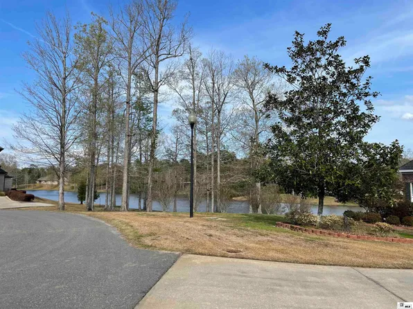 100/102 Gleneagles Ct, Calhoun, LA 71225