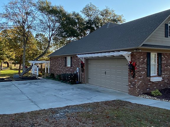 4th image of 624 Millslough Ln
