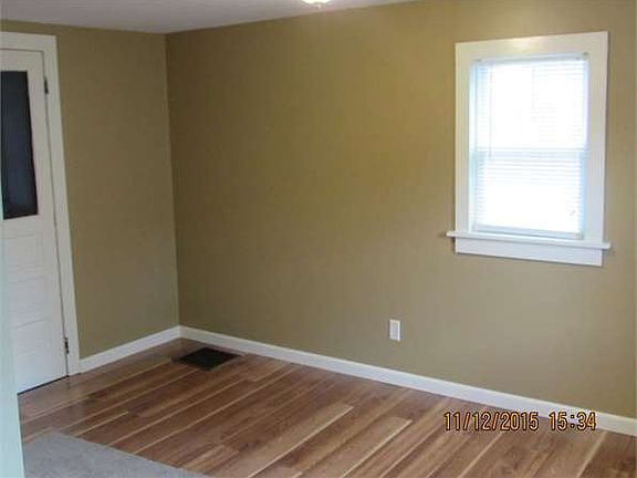 4th image of 698 Woods Ave