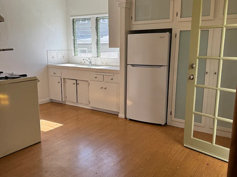 411-413 E Randolph St #A — Photo 16
