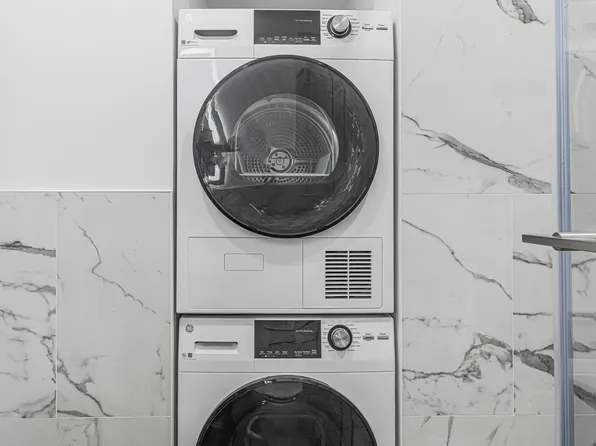 246 East 53rd Street image 3 of 9