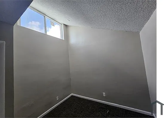 100 NW 14th Ave #10 — Photo 1