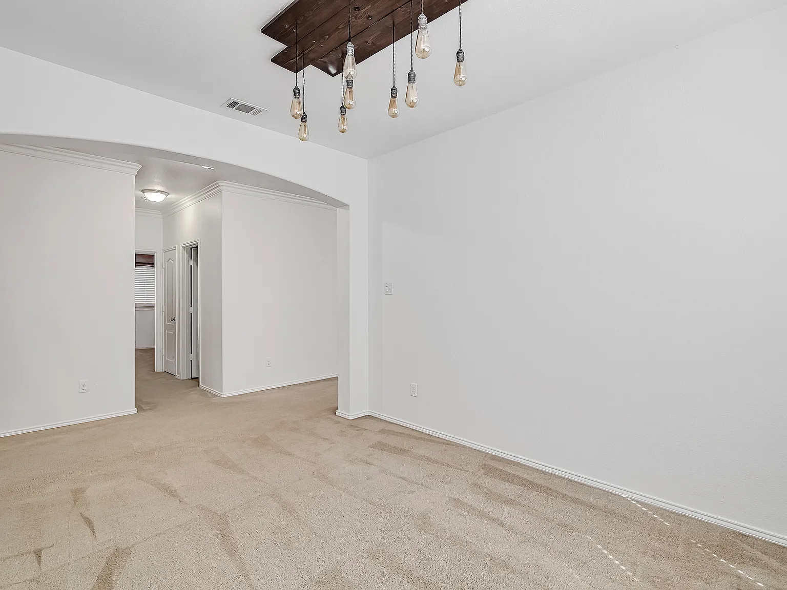 3 bed, 1865 sqft, $2,450 — Photo 4