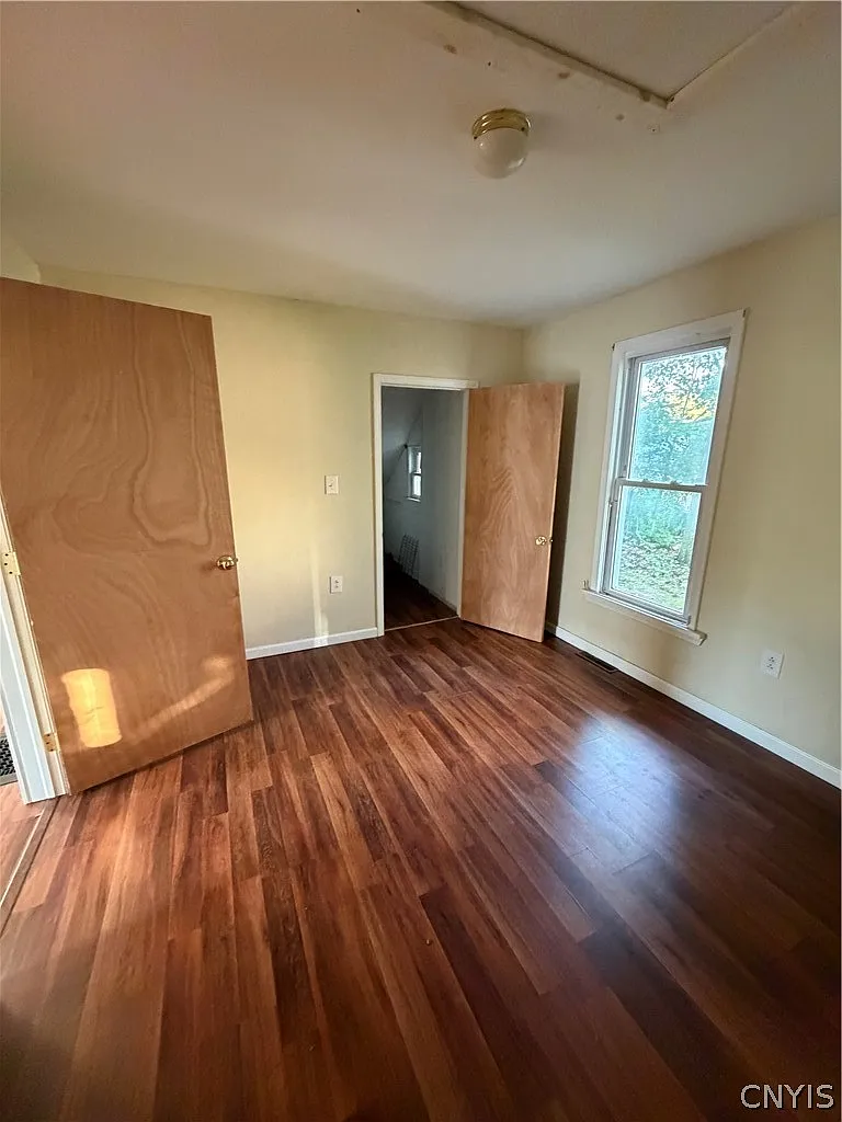 2 bed, 1.0 bath, 1860 sqft, $1,200 — Photo 4