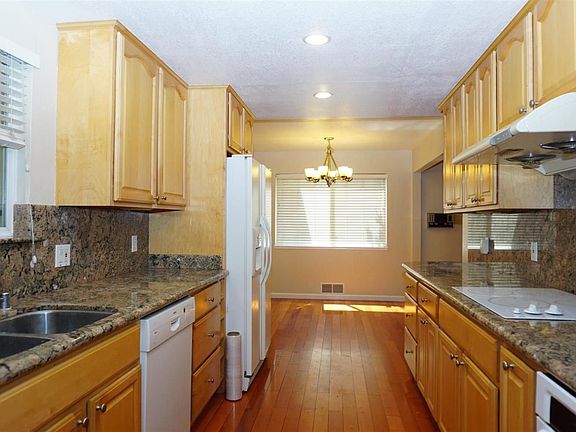 5th image of 2335 Leigh Ave