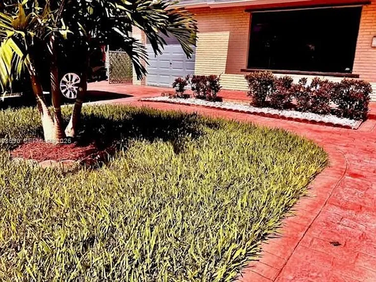 10881 N Snapper Creek Dr — Photo 2