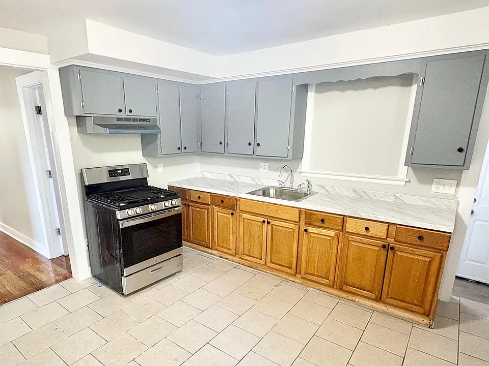 1086 Whalley Ave #1
