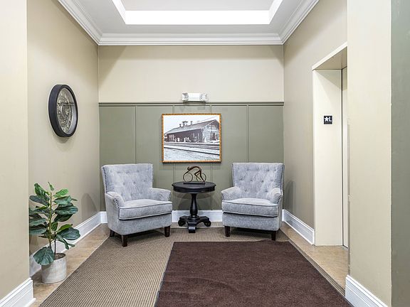 5th image of 935 Burlington Ave Unit 205