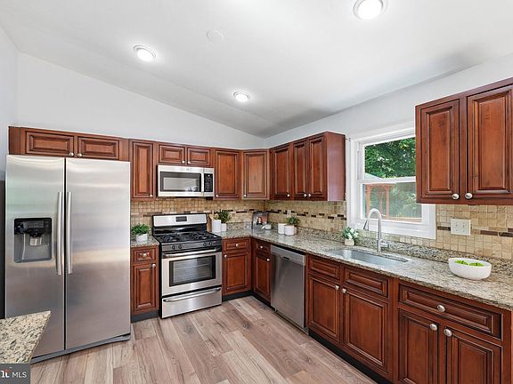 3rd image of 2704 Weller Rd
