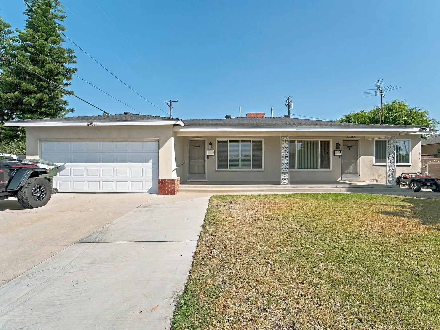 1705 E Lincoln Ave — Photo 2