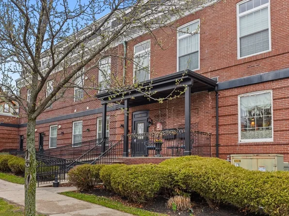 317 Main St APT 7, Wakefield, MA 01880