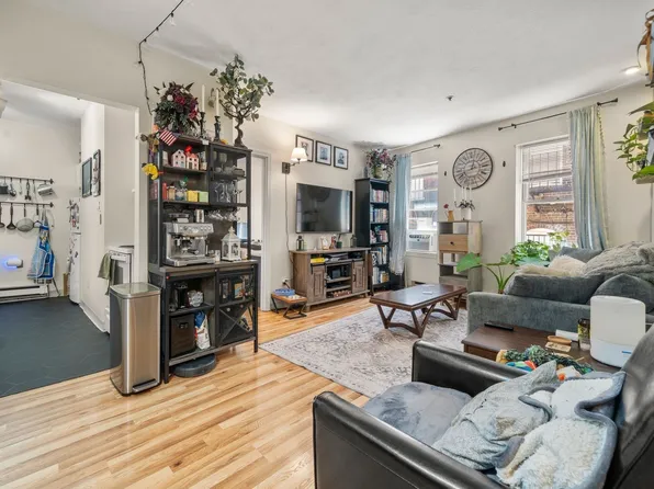 136 Prince St APT 3, Boston, MA 02113
