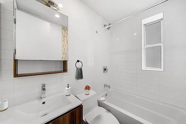 Rented by Vector New York, LLC | media 18