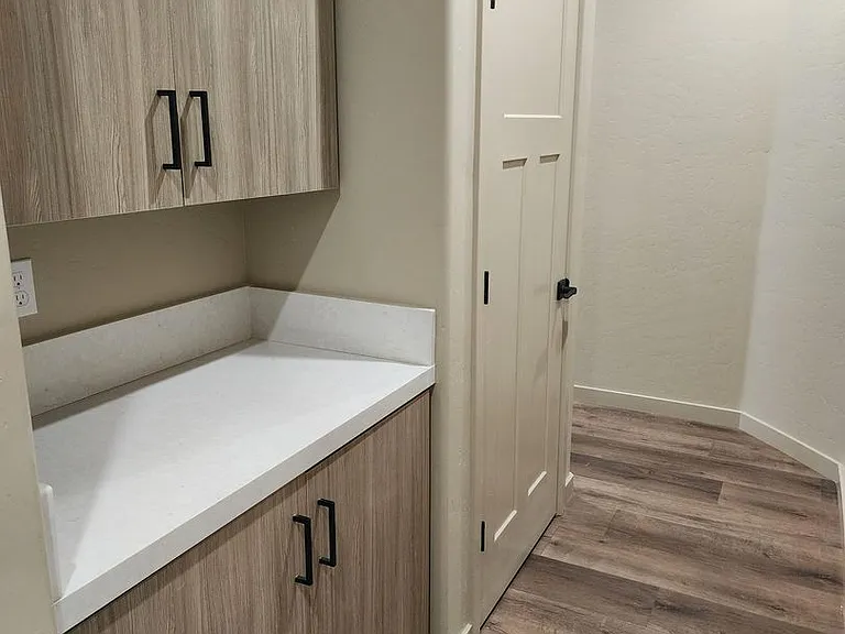 Vantage Pointe East — Photo 20