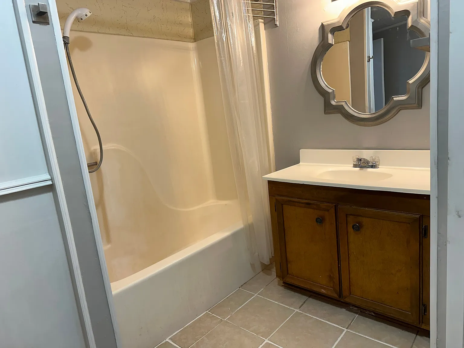 2 bed, 2.0 bath, 1000 sqft, $950 — Photo 2