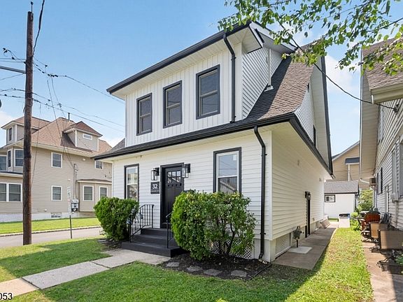 3rd image of 32 Fontaine Ave