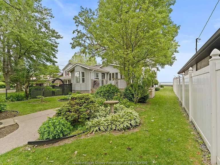 12746 Riverside Dr E — Photo 3
