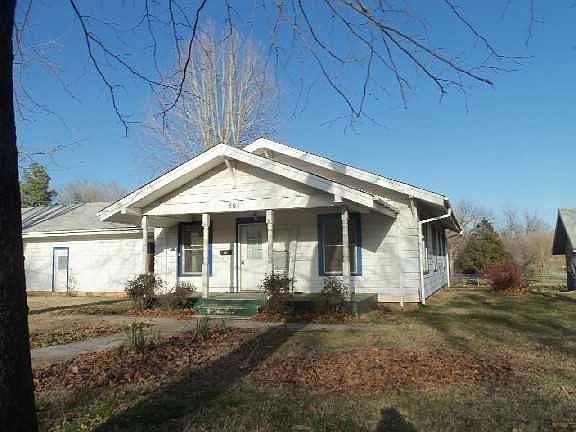 1st image of 601 N Carr Ave